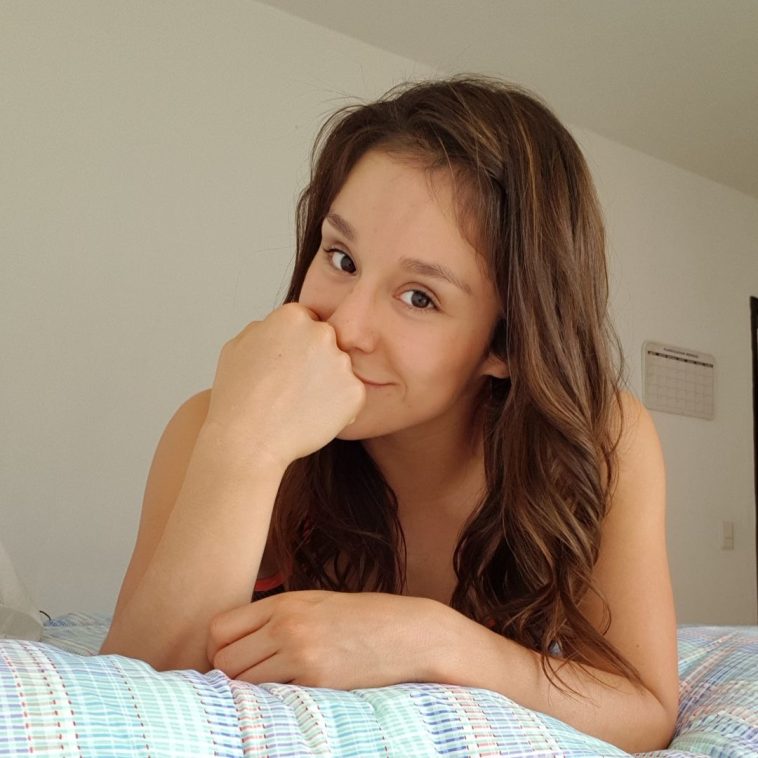 Alexa Grasso desnuda