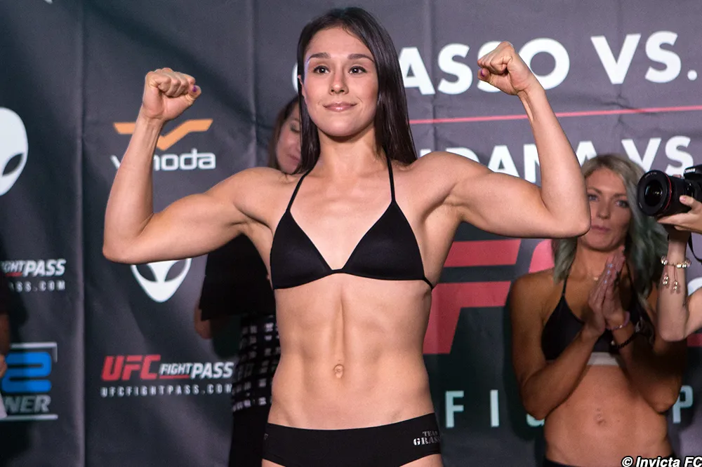 Alexa Grasso desnuda