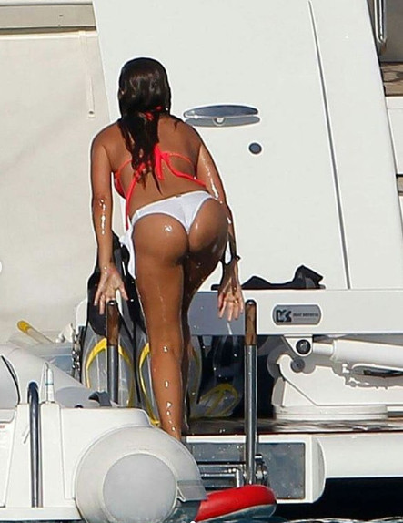 Antonela Roccuzzo ass photos