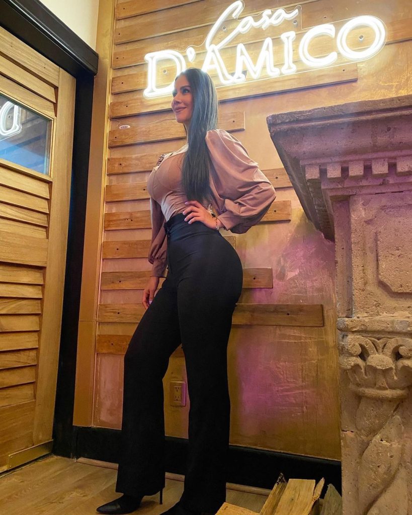 Sofia Yunes sexy