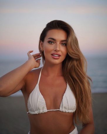 Izabela Ion nudes