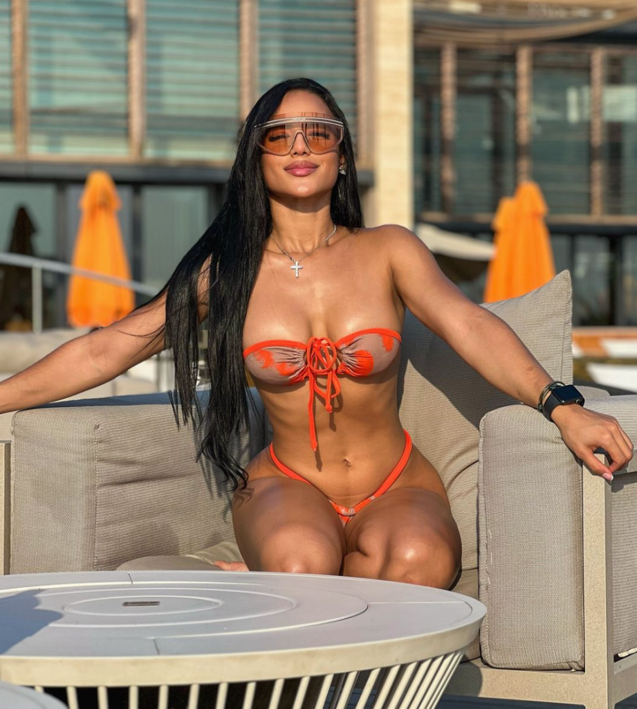 Eli Castillo sexy pics