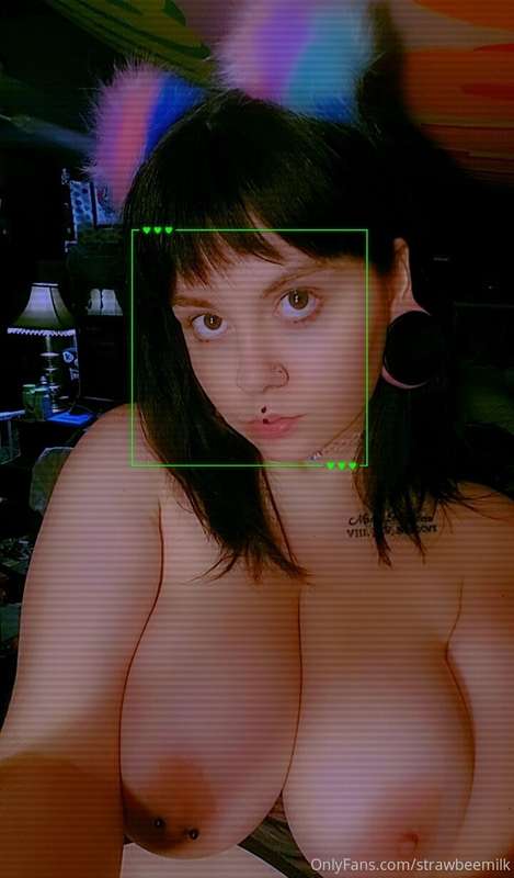 strawbeemilk nude