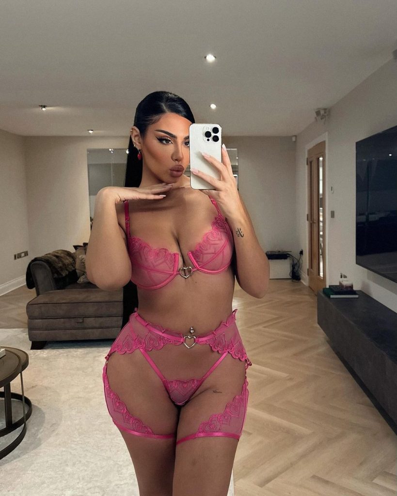 Mandi Vakili big boobs nudes