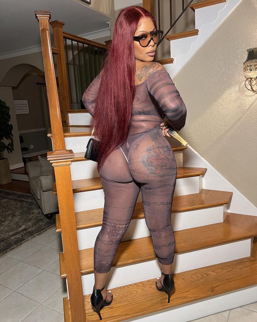Tesehki big booty naked