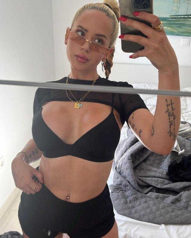 Gina Beckmann big boobs photos