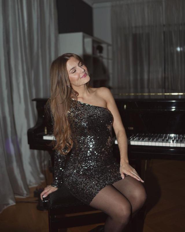 Melina Msxou sexy pics