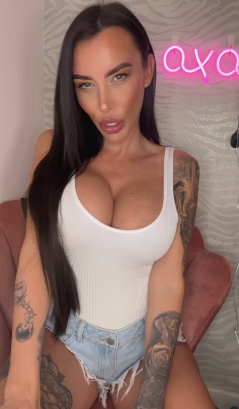 Sarah Obsessed MILF nude