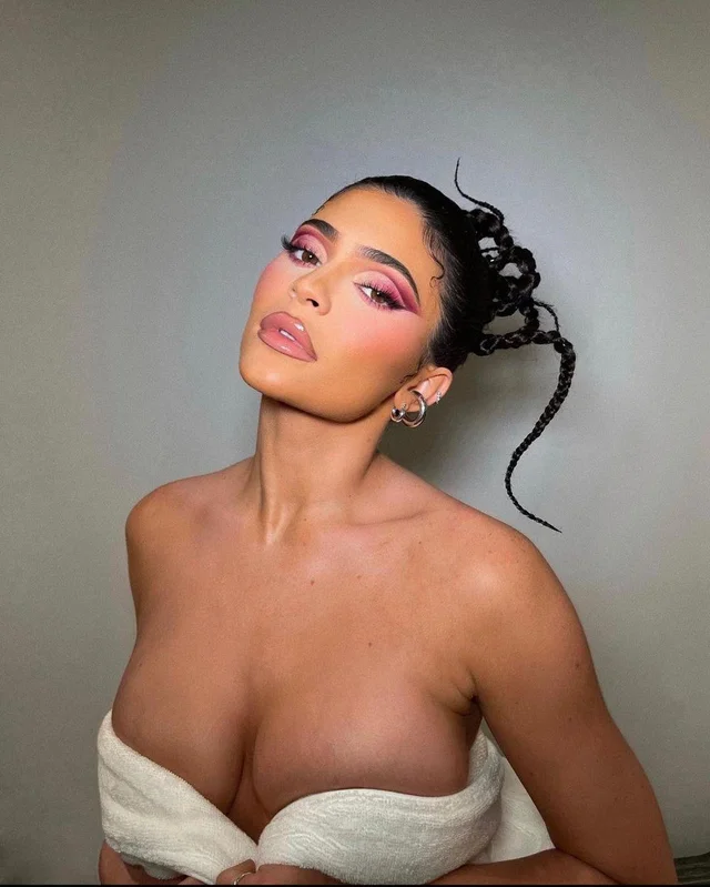 Kylie Jenner Naked Free Photos
